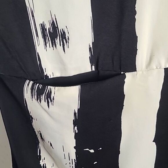 VICI Black & White Mini-dress with Big Pockets on the Front, Size Small - Picture 4 of 9